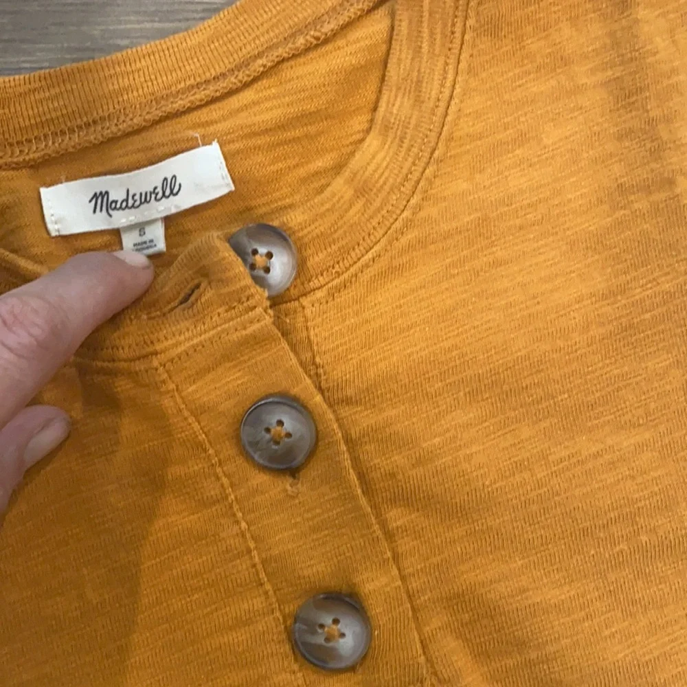 Madewell || ‘Raw Edge Henley Tee’ Burnished Caramel - Picture 4 of 9